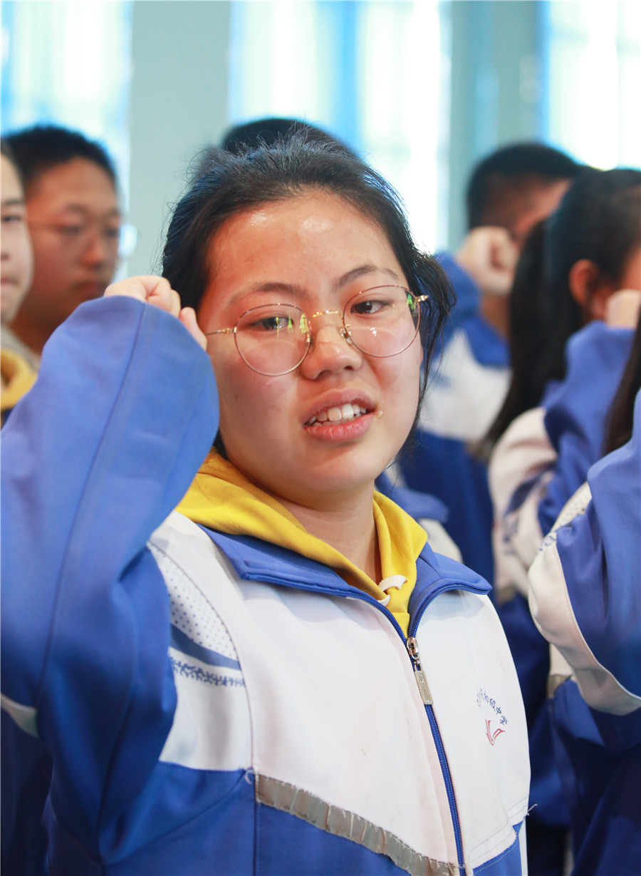 新聞名稱：含淚的宣誓
添加日期：2019-03-18 16:59:30
浏覽次數(shù)：2734